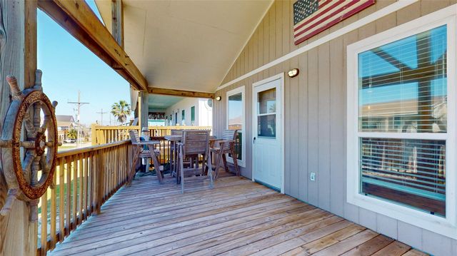 854 Palmetto Drive, Crystal Beach, TX 77650
