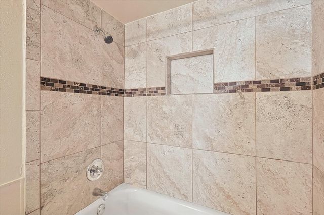 6033 Dooley Drive, The Colony, TX 75056