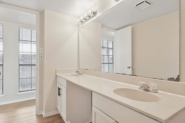 6033 Dooley Drive, The Colony, TX 75056