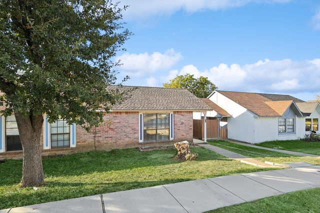 6033 Dooley Drive, The Colony, TX 75056