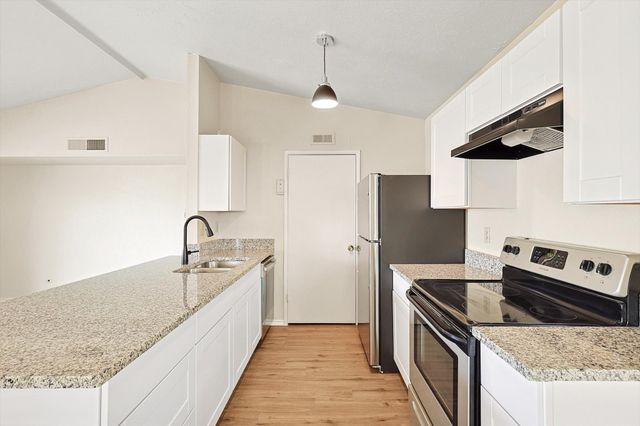 6033 Dooley Drive, The Colony, TX 75056