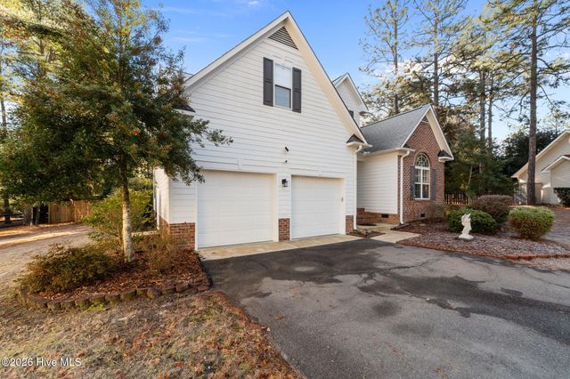 8 Carter Lane, Pinehurst, NC 28374