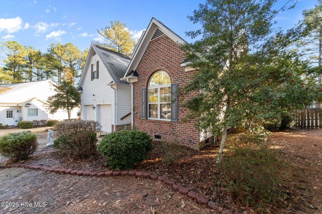 8 Carter Lane, Pinehurst, NC 28374