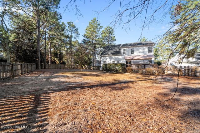 8 Carter Lane, Pinehurst, NC 28374