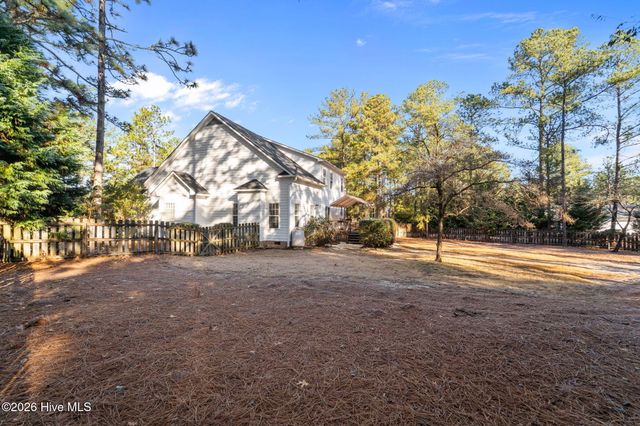 8 Carter Lane, Pinehurst, NC 28374
