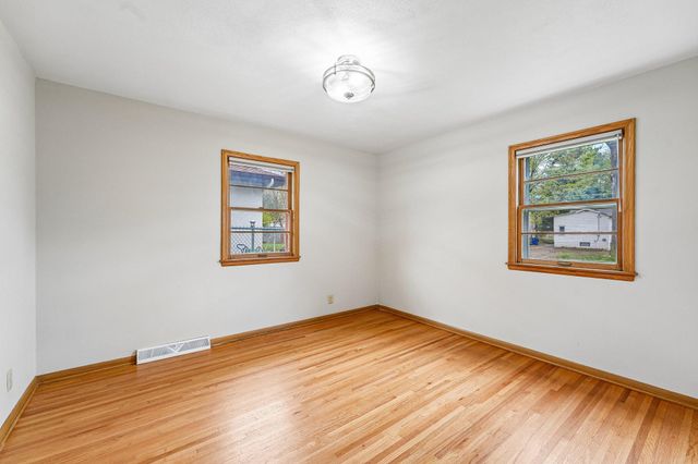 2164 Reaney Avenue E, Saint Paul, MN 55119