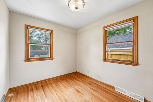 2164 Reaney Avenue E, Saint Paul, MN 55119