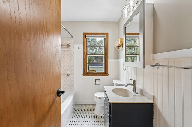 2164 Reaney Avenue E, Saint Paul, MN 55119