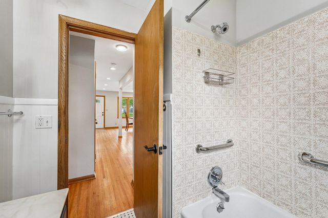 2164 Reaney Avenue E, Saint Paul, MN 55119
