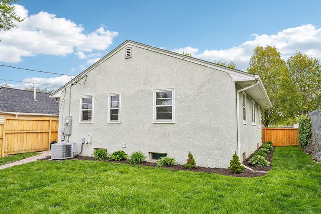 2164 Reaney Avenue E, Saint Paul, MN 55119