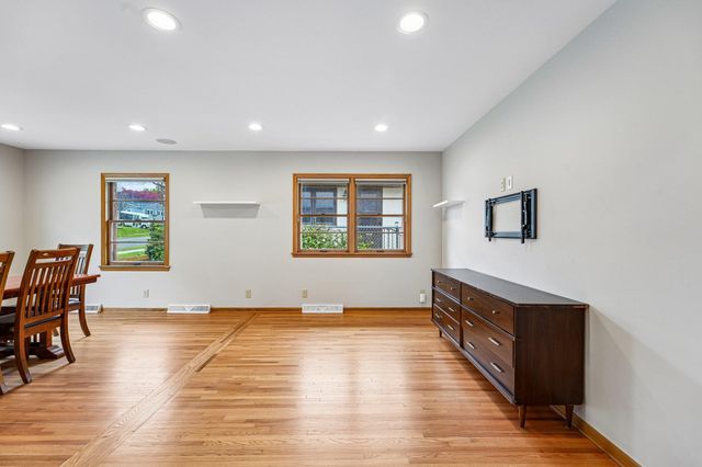 2164 Reaney Avenue E, Saint Paul, MN 55119