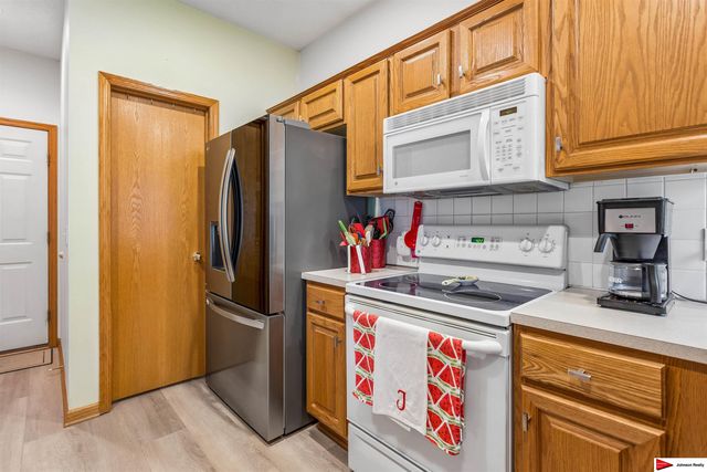 271 S 199 Street, Omaha, NE 68022