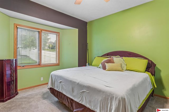 271 S 199 Street, Omaha, NE 68022