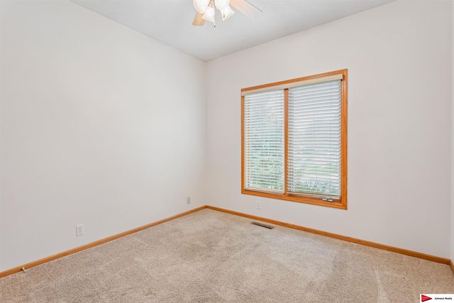 271 S 199 Street, Omaha, NE 68022