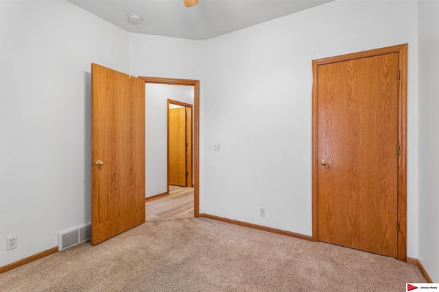 271 S 199 Street, Omaha, NE 68022