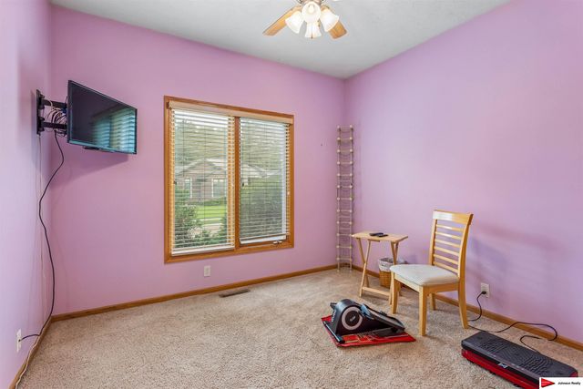271 S 199 Street, Omaha, NE 68022