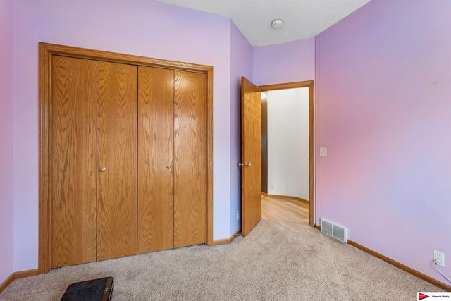 271 S 199 Street, Omaha, NE 68022