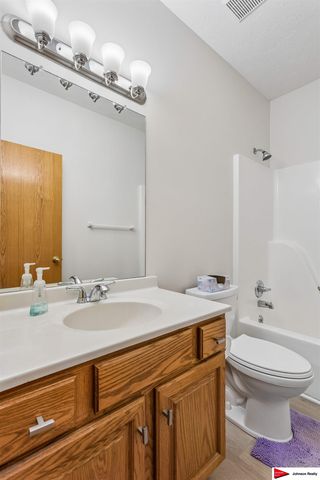 271 S 199 Street, Omaha, NE 68022