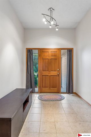 271 S 199 Street, Omaha, NE 68022