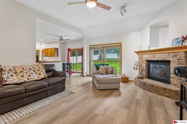 271 S 199 Street, Omaha, NE 68022