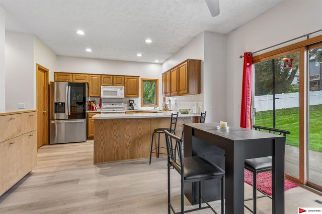 271 S 199 Street, Omaha, NE 68022