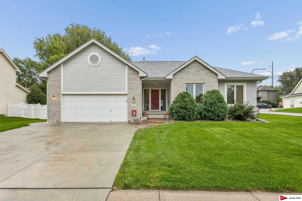 271 S 199 Street, Omaha, NE 68022