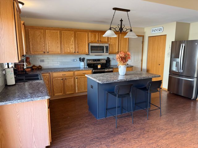 729 River Edge Circle, Ottawa, IL 61350