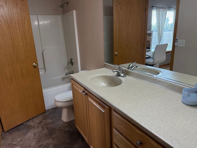 729 River Edge Circle, Ottawa, IL 61350