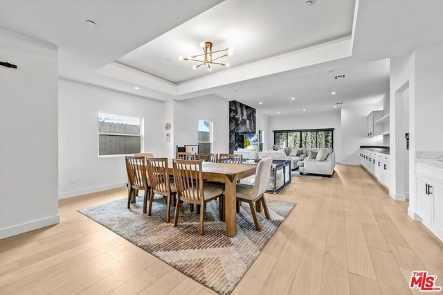 15227 Hartsook Street, Sherman Oaks, CA 91403