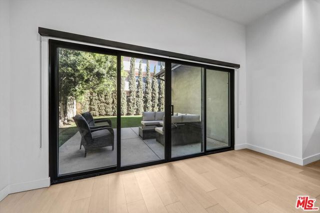 15227 Hartsook Street, Sherman Oaks, CA 91403