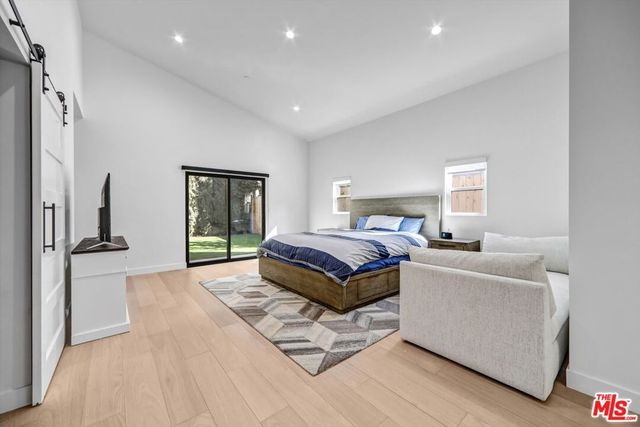 15227 Hartsook Street, Sherman Oaks, CA 91403