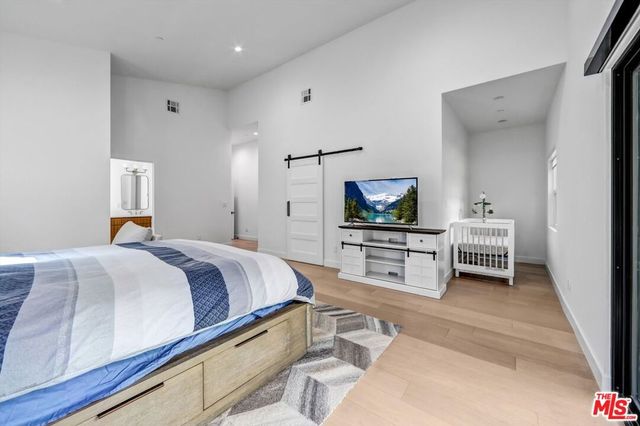 15227 Hartsook Street, Sherman Oaks, CA 91403