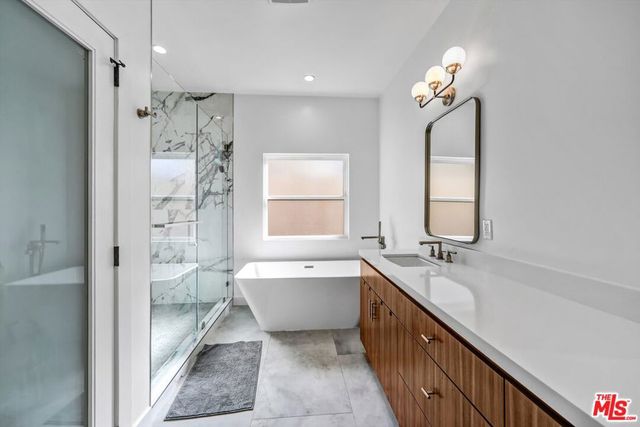 15227 Hartsook Street, Sherman Oaks, CA 91403