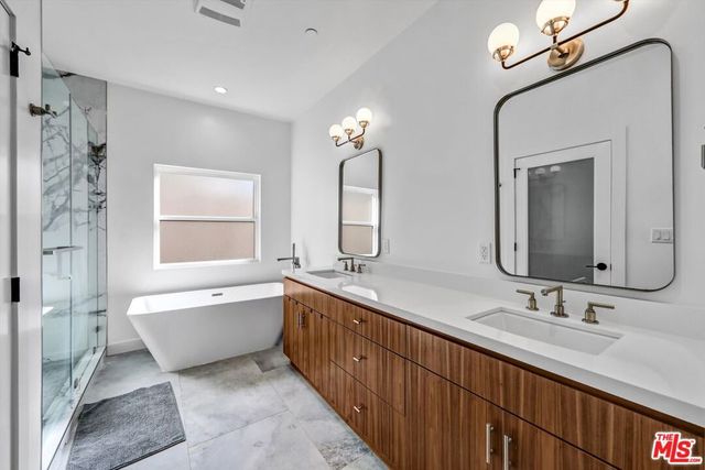 15227 Hartsook Street, Sherman Oaks, CA 91403