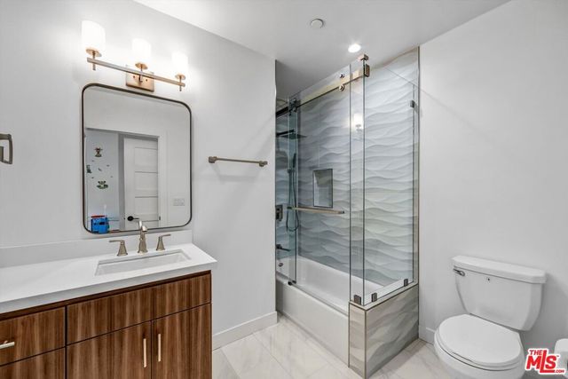 15227 Hartsook Street, Sherman Oaks, CA 91403