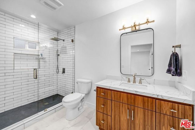 15227 Hartsook Street, Sherman Oaks, CA 91403