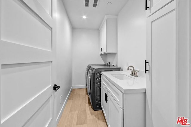 15227 Hartsook Street, Sherman Oaks, CA 91403