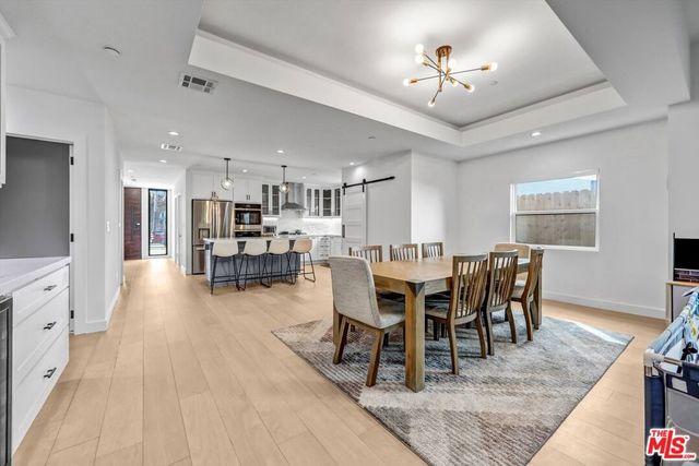 15227 Hartsook Street, Sherman Oaks, CA 91403