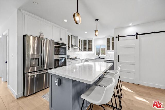 15227 Hartsook Street, Sherman Oaks, CA 91403