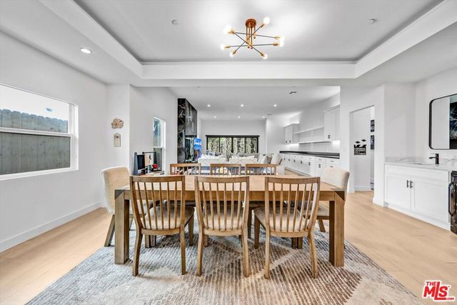 15227 Hartsook Street, Sherman Oaks, CA 91403