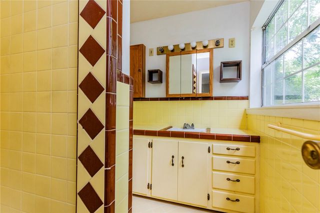 1440 N Old Wire Road, Fayetteville, AR 72703