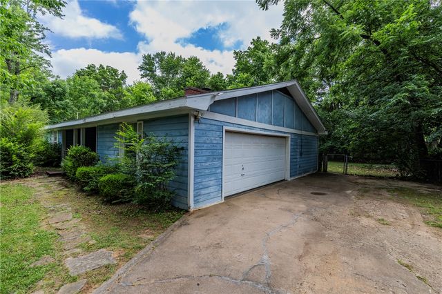1440 N Old Wire Road, Fayetteville, AR 72703