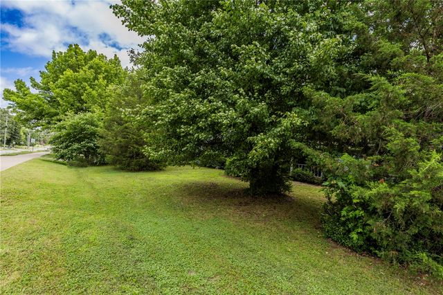 1440 N Old Wire Road, Fayetteville, AR 72703