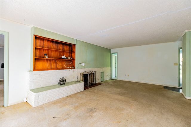 1440 N Old Wire Road, Fayetteville, AR 72703
