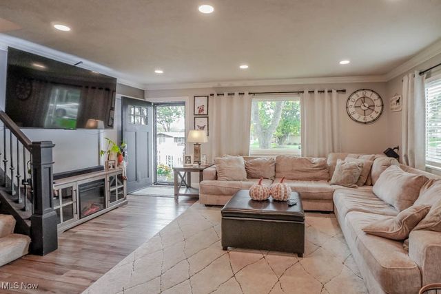 2664 Biscayne Drive, Akron, OH 44319