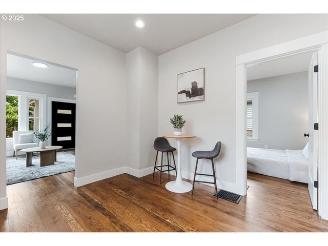 7216 N IVANHOE St, Portland, OR 97203