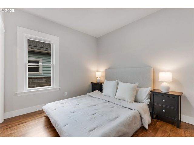 7216 N IVANHOE St, Portland, OR 97203