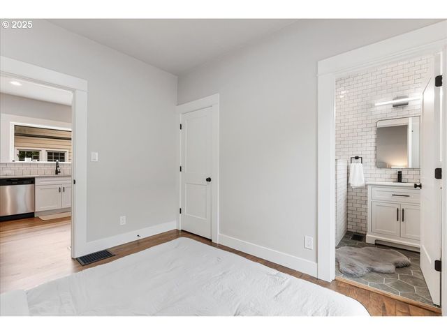 7216 N IVANHOE St, Portland, OR 97203