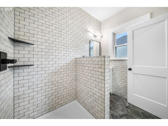 7216 N IVANHOE St, Portland, OR 97203