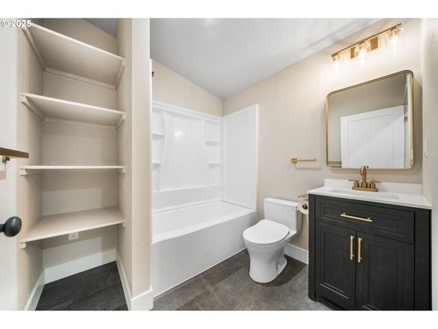 7216 N IVANHOE St, Portland, OR 97203